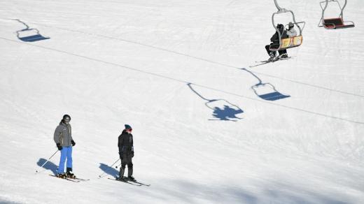 Lidé vyrazili na hory. Využívají dobrého počasí a jarních prázdnin