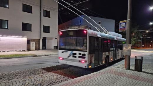 Do ulic Jihlavy vyjel mazací trolejbus