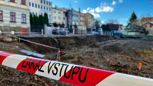 Plánované náklady na stavbu parkoviště se navýší o likvidaci odpadu