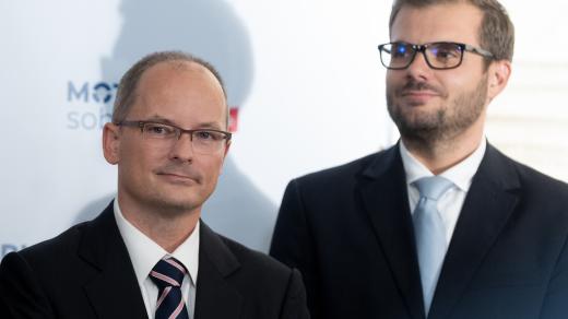 Poslanci Motoristů sobě Vladimír Pikora (vlevo) a Vojtěch Krňanský