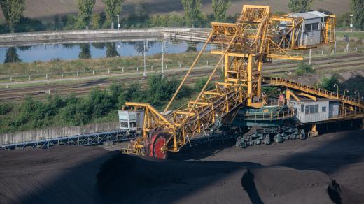 Připravené uhlí u elektrárny Počerady