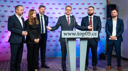 Nové vedení TOP 09. Zleva Marek Ženíšek, Kateřina Pastorková, Matěj Ondřej Havel, Jiří Pospíšil, Lukáš Otys a Ondřej Müller