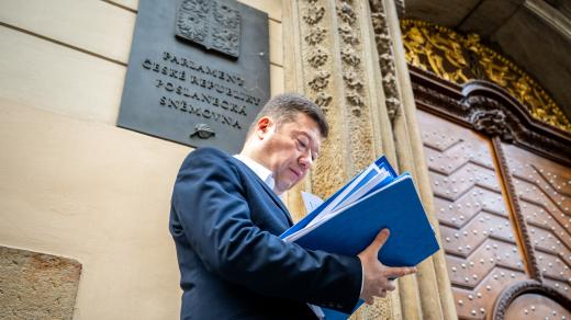 Předseda hnutí SPD Tomio Okamura při příchodu na programové jednání mezi ANO, SPD a Motoristy