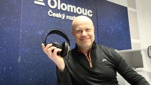 Kuchař Roman Paulus ve studiu Českého rozhlasu Olomouc