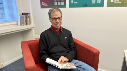 čtecí dědeček Jiří Záleský