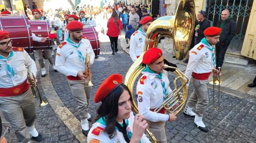 Skautské kapely z různých míst v Palestině tradičně doprovázejí katolického patriarchu z Jeruzaléma při jeho příjezdu do Betléma. O půlnoci z 24. na 25. prosince bude sloužit mši