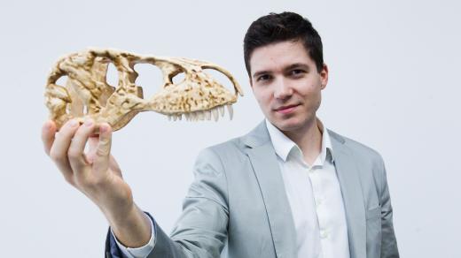 Popularizátor paleontologie Vladimír Socha napsal novou knížku s názvem Dinosauři: rekordy a zajímavosti