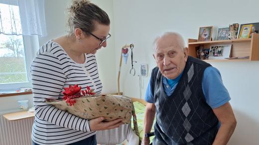 Pan Miloslav Krištof, který žije v domově pro seniory v Bystřanech u Teplic