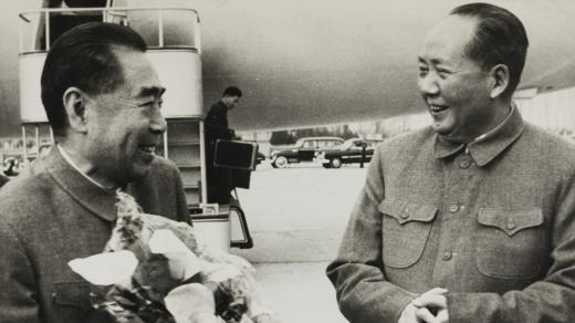 Čínský premiér Čou En-laj s Mao Ce-tungem na letišti v Moskvě v roce 1964