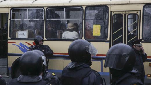 Lidé zadržení během demonstrací v Petrohradě (duben 2017)