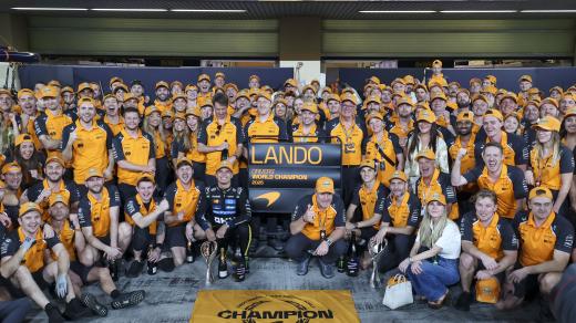 Britský jezdec Lando Norris vyhrál mistrovství světa formule 1