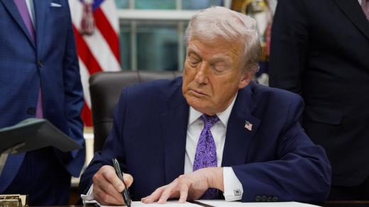 Americký prezident Donald Trump podepsal nařízení o centralizaci regulace umělé inteligence. Rozhodovat se bude na federální úrovni