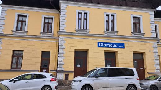V Olomouci si můžete zajít na dobrý film do Čekárny, tedy nevyužívané části železniční stanice Olomouc-město