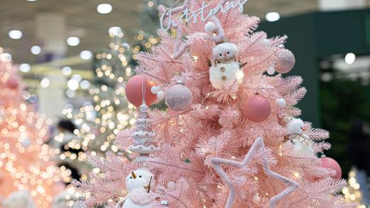 Růžové Vánoce neboli Pinkmas jsou stále trend