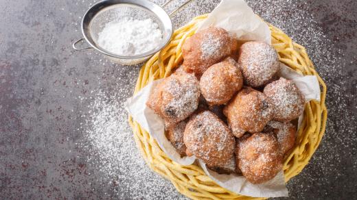 Oliebollen, tradiční nizozemské novoroční koblihy