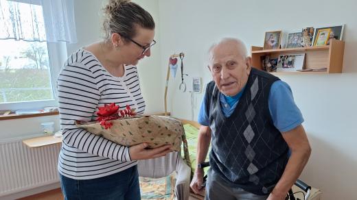 99letý Miloslav Krištof si přál sportovní teplákovou soupravu