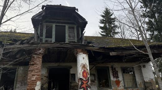 Bývalá hájenka je v dezolátním stavu
