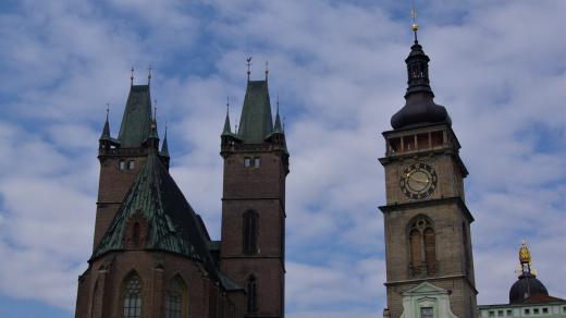 Katedrála sv. Ducha, renesanční Bílá věž a kaple sv. Klimenta na Velkém náměstí v Hradci Králové