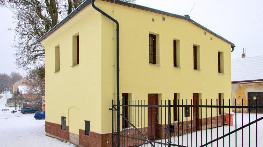 Nový depozitář vznikl z bývalého technického zázemí a bytu kočího