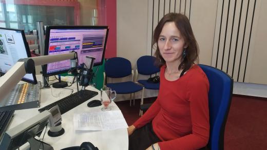 Ing. Barbora Hernychová ve studiu Českého rozhlasu Hradec Králové