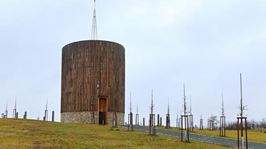 Kaple se stala novou dominantou na návrší při jižním okraji obce Nesvačilka