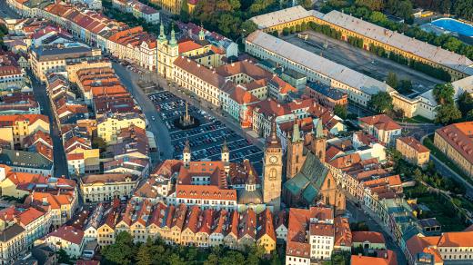 Katedrála svatého Ducha je gotická cihlová bazilika se dvěma věžemi v jihozápadním rohu Velkého náměstí. Tvoří charakteristické panorama Hradce Králové již přes  700 let
