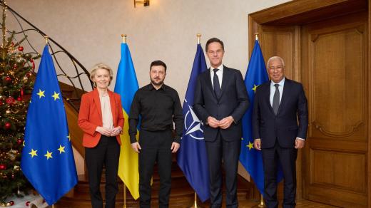 Předsedkyně Evropské komise Ursula von der Leyenová, prezident Ukrajiny Volodymyr Zelenskyj, generální tajemník NATO Mark Rutte a předseda Evropské rady Antonio Costa