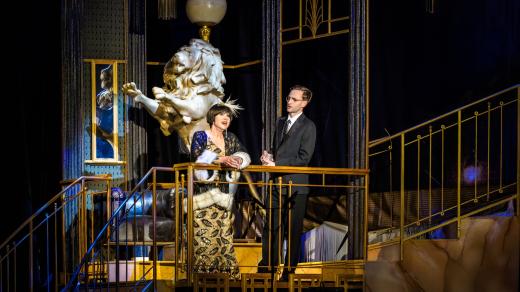 Dagmar Pecková v muzikálu Výstřely na Broadwayi, který uvádí Jihočeské divadlo