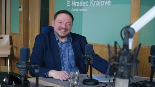 Radek Šejvl ve studiu Českého rozhlasu Hradec Králové