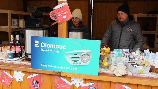 Český rozhlas každoročně pomáhá prodejem vánočního punče