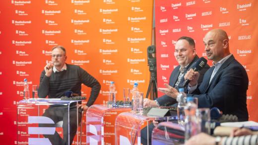 Česko 2025. Kdo chce zvýšit daně?