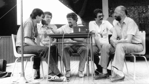 Ivan Rössler (uprostřed) při natáčení pořadu Mikrofórum (6. 7. 1985)