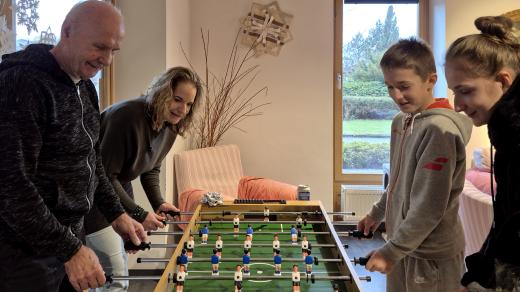 Hanka Shánělová s dětmi splnila přání bývalému fotbalovému útočníkovi pražské Sparty Jaroslavu Bartoňovi