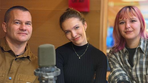 Vyučující Tomáš Boukal a autorky kalendáře Kateřina Štěpánová a Michaela Dzižová