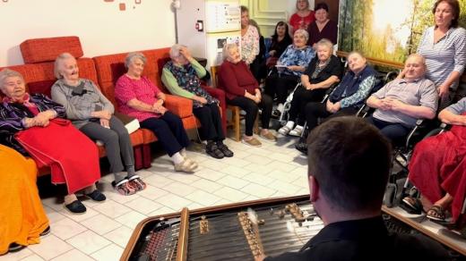 Český rozhlas Brno splnil přání seniorům ve Velkých Bílovících