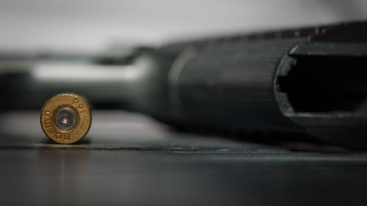 Náboj, pistole, zbraň.jpg