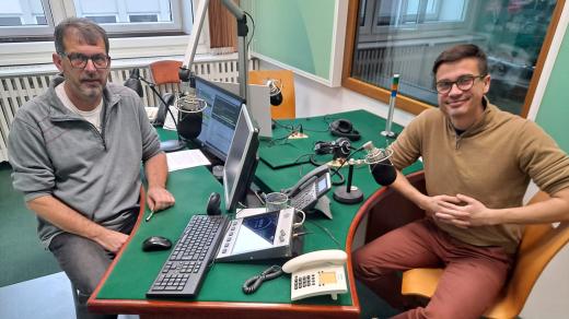 Moderátor Filip Černý (vlevo) a poslanec František Talíř