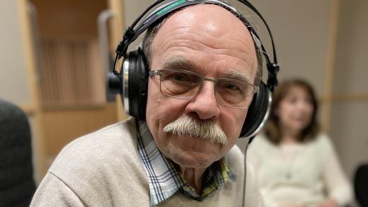 Jaroslav Uhlíř při natáčení seriálu Neopouštěj staré písně pro nové