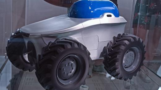 Design autonomního zemědělského traktoru, autor: Tomáš Karych