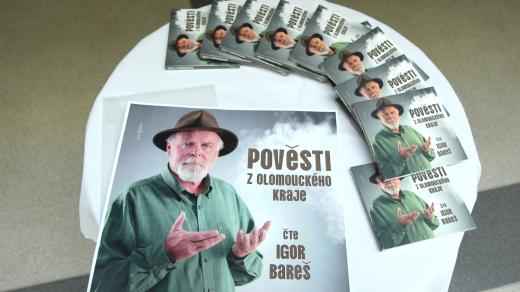 CD Pověsti Olomouckého kraje si příchozí mohli přímo na křtu v atriu budovy Českého rozhlasu Olomouc zakoupit