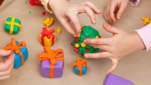 S modelínou si můžete hrát i o Vánocích