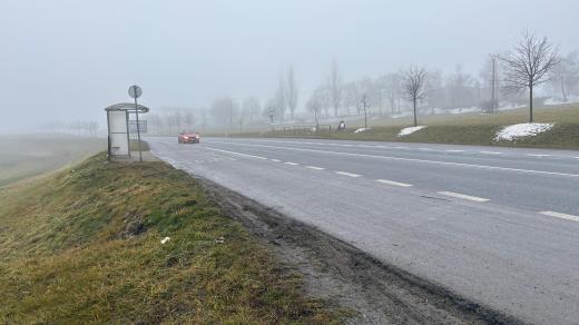 Stále hodně řidičů váhá nad tím, kdy zapínat mlhovky