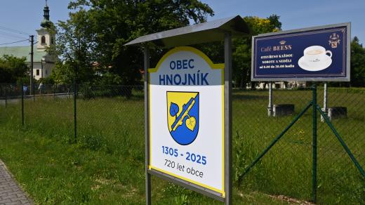 Obec Hnojník leží v Moravskoslezském kraji na Frýdecko-Místecku. Jeho zastupitelé v pátek projednávali problematickou situaci ohledně vedení tamní základní školy