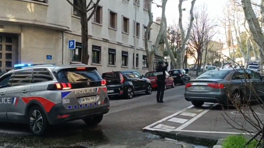 Policie u francouzského konzulátu v Marseille