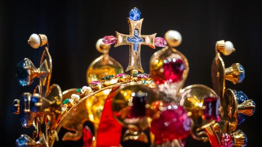 Svatováclavská koruna je vyvedena do nejmenších detailů