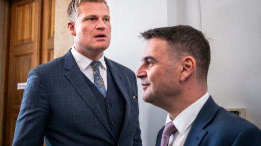 Předseda Motoristů Petr Macinka (vpravo), poslanec Filip Turek (vlevo) po programovém jednání mezi ANO, SPD a Motoristy