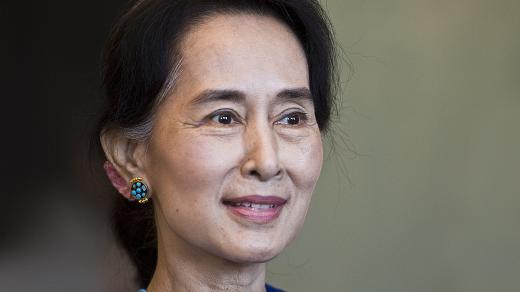 Aun Schan Su Ťij na návštěvě Prahy