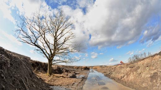 Provizorní cesta z ocelových panelů pro nákladní vozy