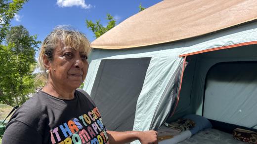 Obyvatelka zbourané čtvrti Zaharna fabrika v bulharské Sofii