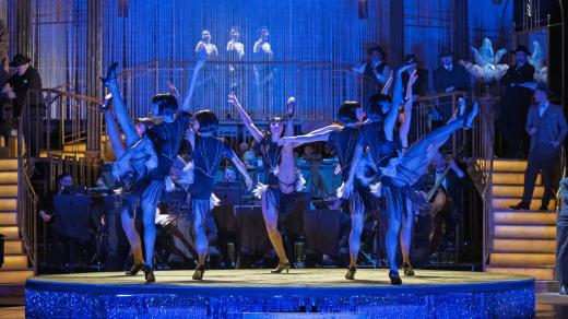 Výstřely na Broadwayi, inscenace Jihočeského divadla v Domě kultury Metropol v Českých Budějovicích